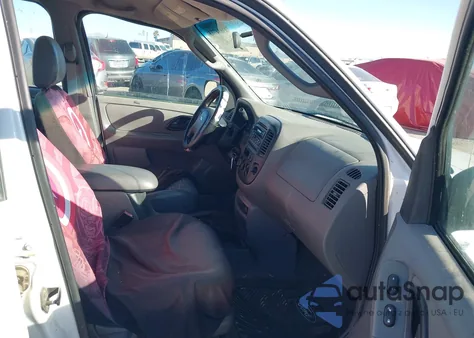 2002 Ford Escape Xls z USA, uszkodzony, nr VIN 1FMYU02122KB88097